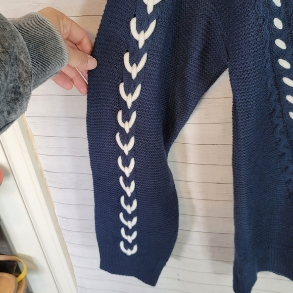 VENUS NAVY BLUE KNIT SWEATER , SZ LARGE - Picture 4 of 12